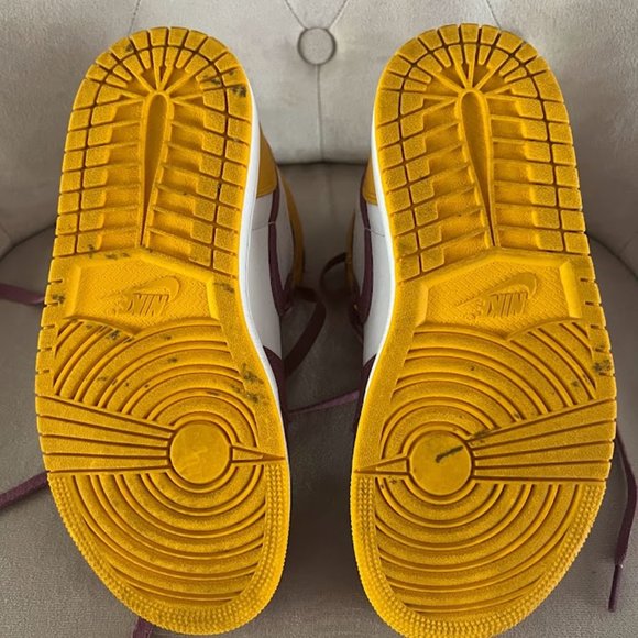 Air Jordan 1 Retro High OG "Brotherhood" - Picture 9 of 10